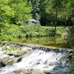 Emplacement pour caravane au bord de l'eau